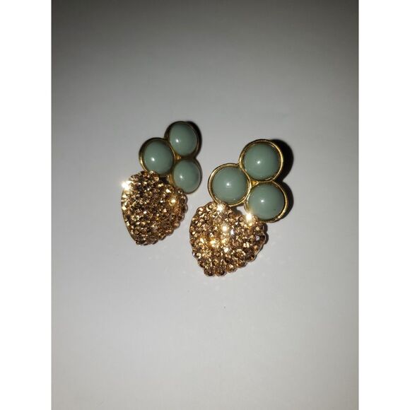 A Vintage Pair of Costume Jewelry Earrings Stud Back Pierced Mid Century Sparkly - Picture 11 of 11